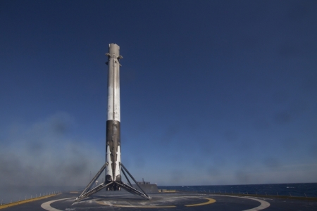 SpaceX успешно посадила Falcon 9 на морскую платформу в третий раз