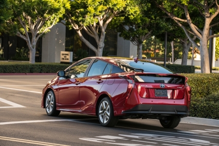 Новый гибрид Toyota Prius назван самым экономичным автомобилем