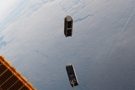 Фото дня: запуск спутников CubeSat с борта МКС