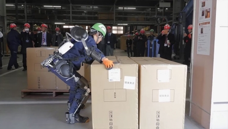Видео дня: японские грузчики тестирует экзоскелеты «Ниндзя» от Panasonic