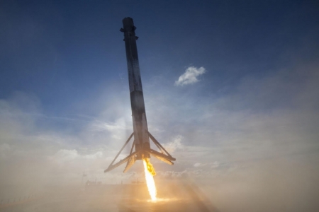 Ракета SpaceX Falcon 9 разрушилась при посадке на морскую платформу