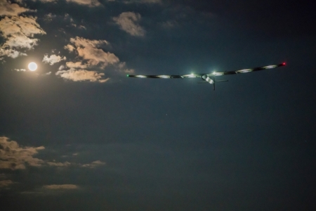 Самолёт Solar Impulse 2 на солнечных батареях впервые пересёк Атлантику