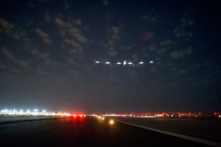 Самолёт Solar Impulse 2 на солнечных батареях впервые пересёк Атлантику