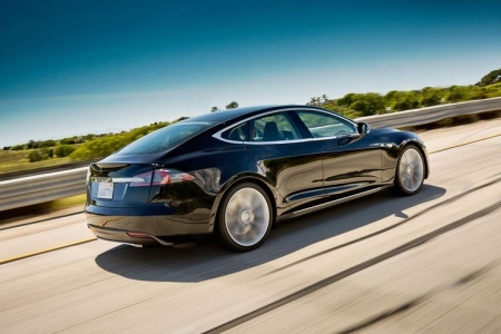 Tesla представила упрощенную версию электромобиля Model S