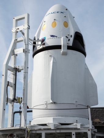 SpaceX успешно запустила грузовик со стыковочным узлом и другими грузами для МКС