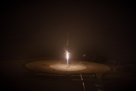 SpaceX успешно посадила ракету Falcon 9 на наземную площадку