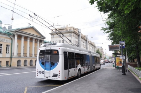 Первый гибридный троллейбус начал курсировать по Москве
