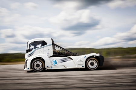 Тягач Volvo Iron Knight завоевал титул самого быстрого грузовика в мире
