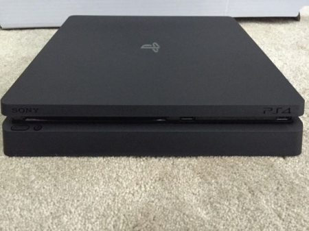 Фото новой версии Sony PlayStation 4 slim