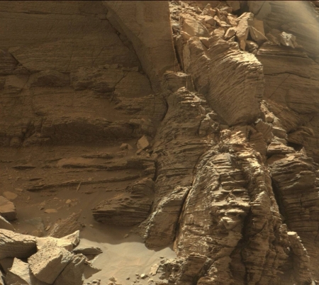 Фото дня: слоистые горные структуры на Марсе