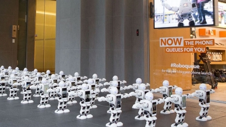 В Новой Зеландии в очередь за iPhone 7 выстроились 100 роботов