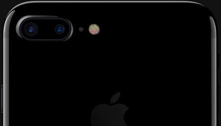 Видео дня: первая ТВ-реклама Apple iPhone 7 напоминает тизер фильма ужасов