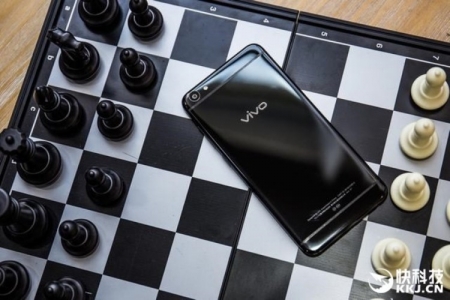 Vivo X7 Obsidian Black — китайский ответ iPhone 7 Jet Black