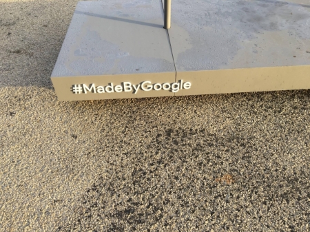 Странная скульптура в Бруклине приглашает на мероприятие Google