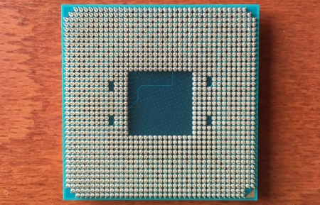 Фото дня: процессор AMD Zen CPU и контактная площадка AM4