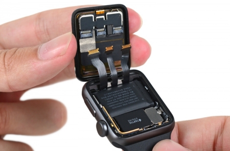 Разборка Apple Watch Series 2 выявила увеличенную на треть ёмкость аккумулятора