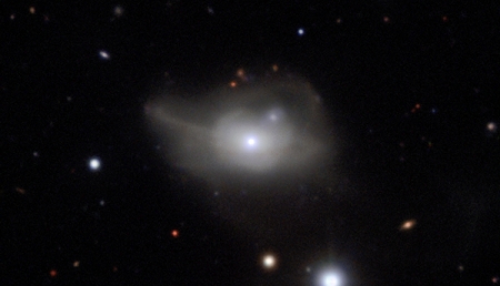 Обнаружена «голодающая» чёрная дыра в центре далёкой галактики