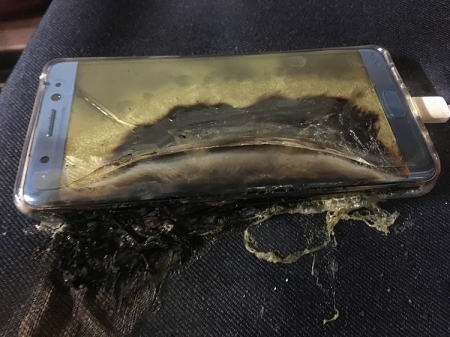 Galaxy Note 2 загорелся в салоне самолёта