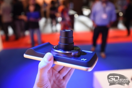 Аксессуар Lenovo превращает смартфоны Moto Z в цифрокомакты с 10x зумом