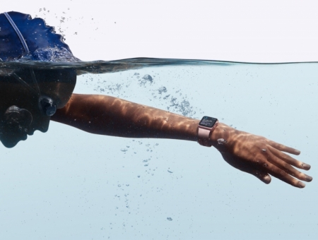 Apple познакомила мир со смарт-часами Watch Series 2
