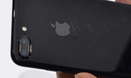 Apple предупреждает: iPhone 7 цвета «чёрный оникс» подвержен появлению царапин
