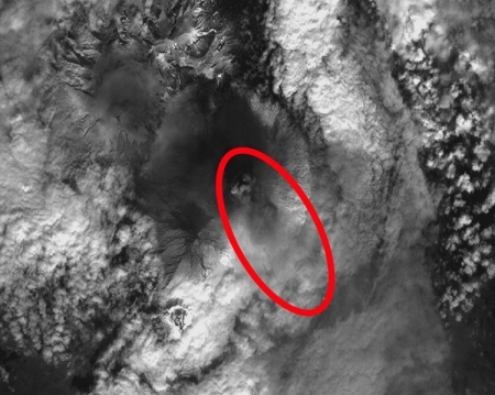 Фото дня: извержение вулкана Ключевская Сопка глазами спутника «Аист-2Д»