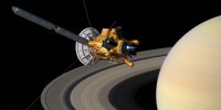 Космический аппарат Cassini зарегистрировал сезонные изменения огромных вихрей на полюсах Сатурна