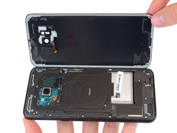 Смартфон Samsung Galaxy S8+ к ремонту не пригоден