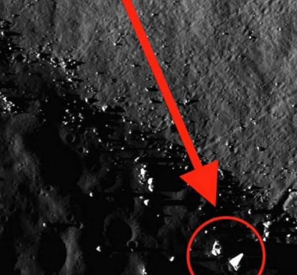 На обратной стороне Луны уфолог обнаружил пирамиду инопланетян