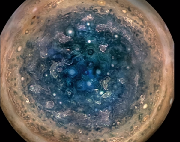 Зонд Juno запечатлел на поверхности Юпитера огромный торнадо
