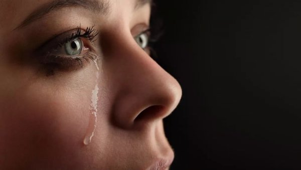 Ученые: Женские слезы способствуют развитию мужской импотенции
