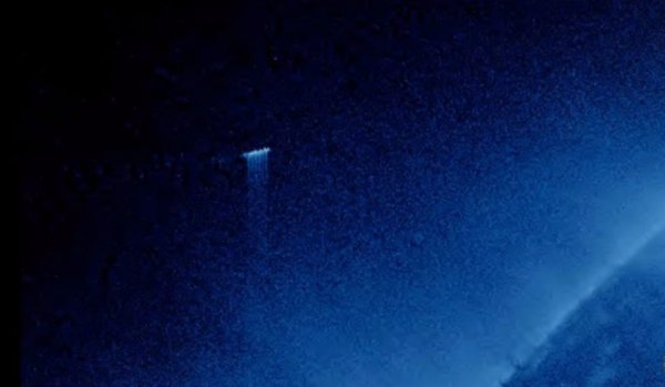 На фото NASA ученые заметили исполинский корабль, забирающий энергию у Солнца