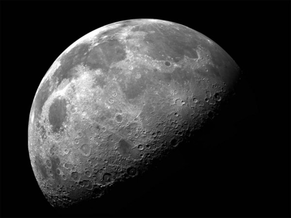 Учёные: Человечество в будущем будет сражаться за Луну