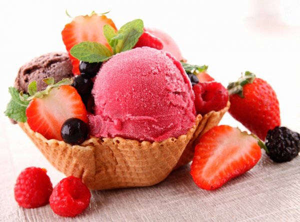 Ученые рассказали о вреде употребления мороженого в жару