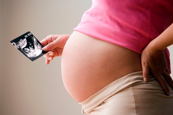 Ученые: Жирная пища во время беременности приносит вред психики ребенка