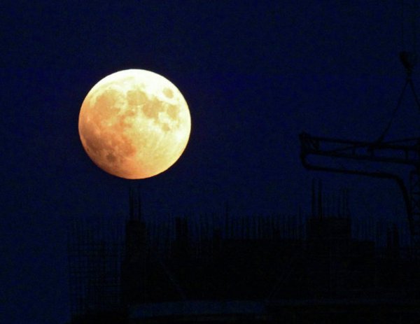 Лунное затмение в России: Мнения экспертов