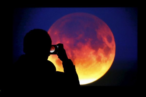 Лунное затмение в России: Мнения экспертов