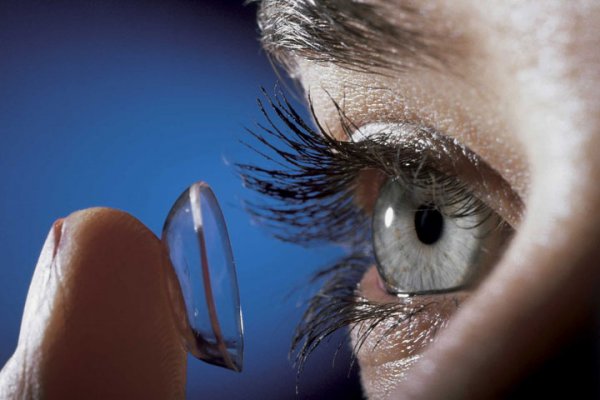 Ученые сообщили о распространенных ошибках в использовании контактных линз