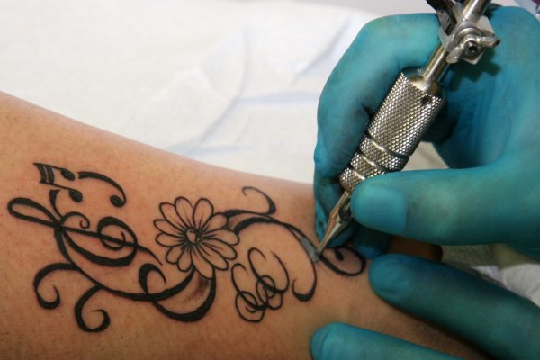 Татуировки могут вызывать рак - Учёные