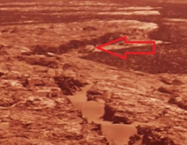 На дне озера Марса ученые нашли осколки НЛО