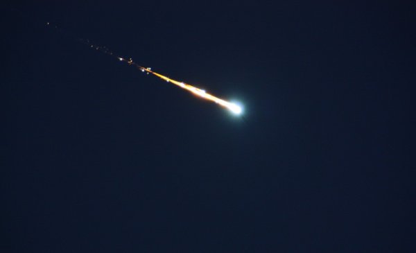 Ученые: Пролетавший над Петербургом метеорит упал в Селигер