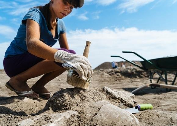 На территории древнего захоронения на Кубани обнаружили фрагменты жаровни с углем