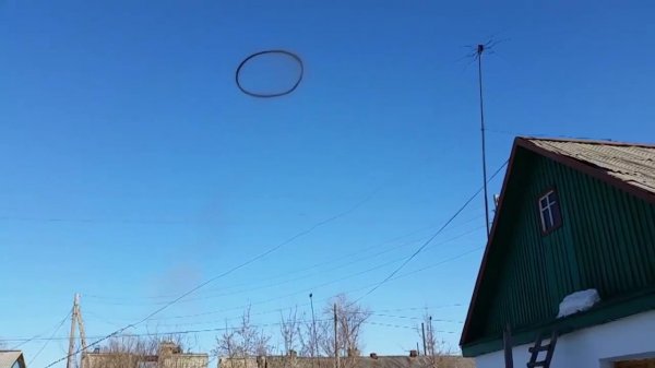 Над Красноярском парил таинственный черный НЛО