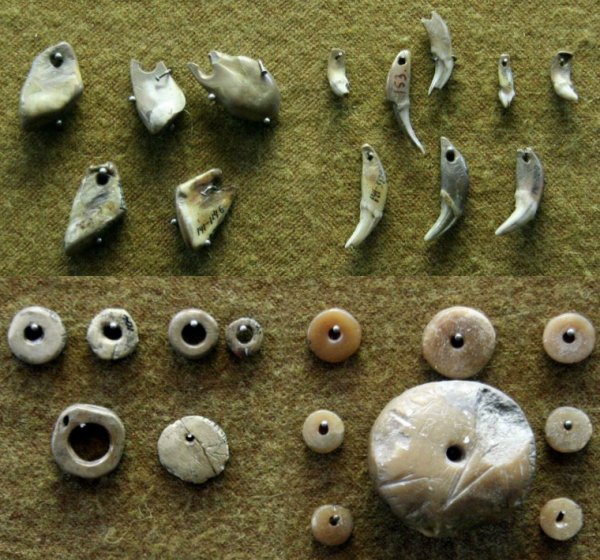 Археологи обнаружили древнюю коллекцию украшений палеолита