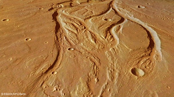 Ученые рассказали, почему вода не замерзает на Марсе в мороз