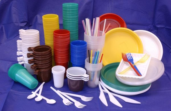 Ученые: Пластиковая посуда провоцирует развитие рака