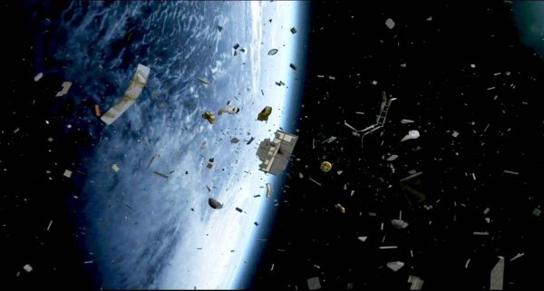 Учёные: Космический мусор скоро уничтожит Землю