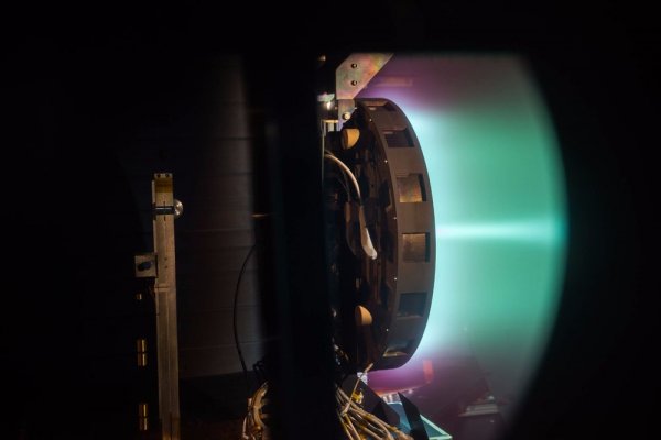 NASA тестирует новый двигатель для межпланетных перелетов