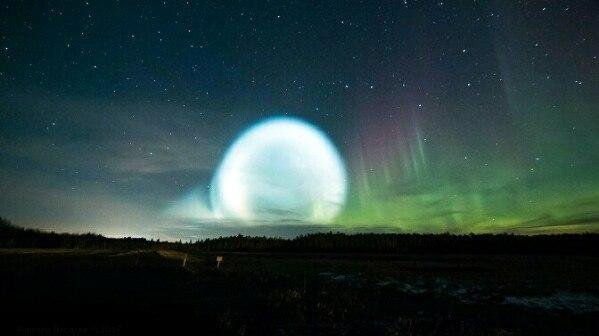 Ученые раскрыли тайну «светящихся шаров» и НЛО в небе над Ямалом: Инопланетный след или баллистическая ракета?