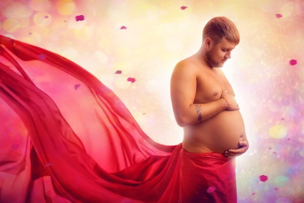 О том, что мужчины могут беременеть уже «завтра», рассказали ученые